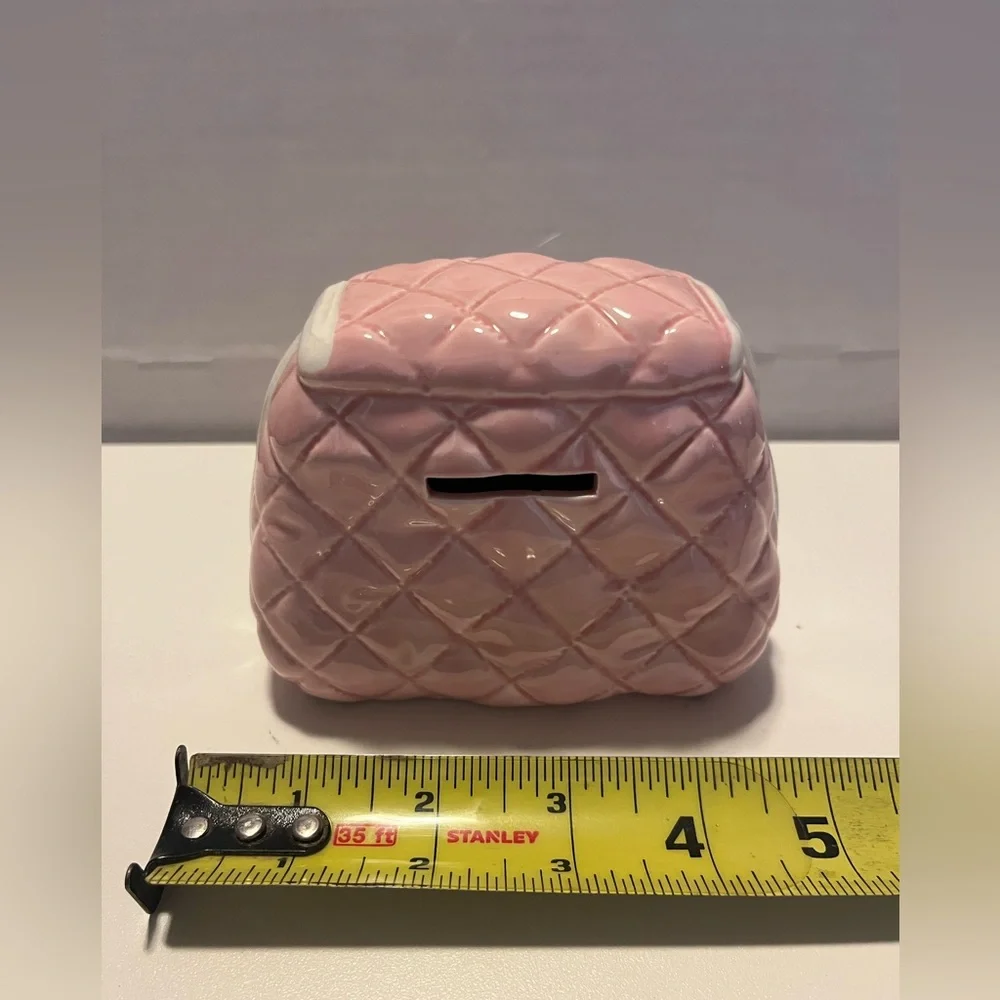 Pink Quilted Ceramic Vanity Set 
Valentine’s Day - Picture 8 of 14